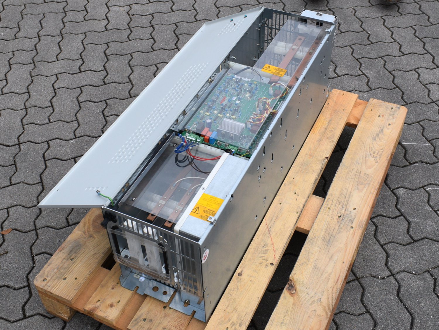 Simovert Masterdrives 6SE7032-7EE85-0AA0-Z M20 Simovert Masterdrives 6SE7032-7EE85-0AA0-Z M20